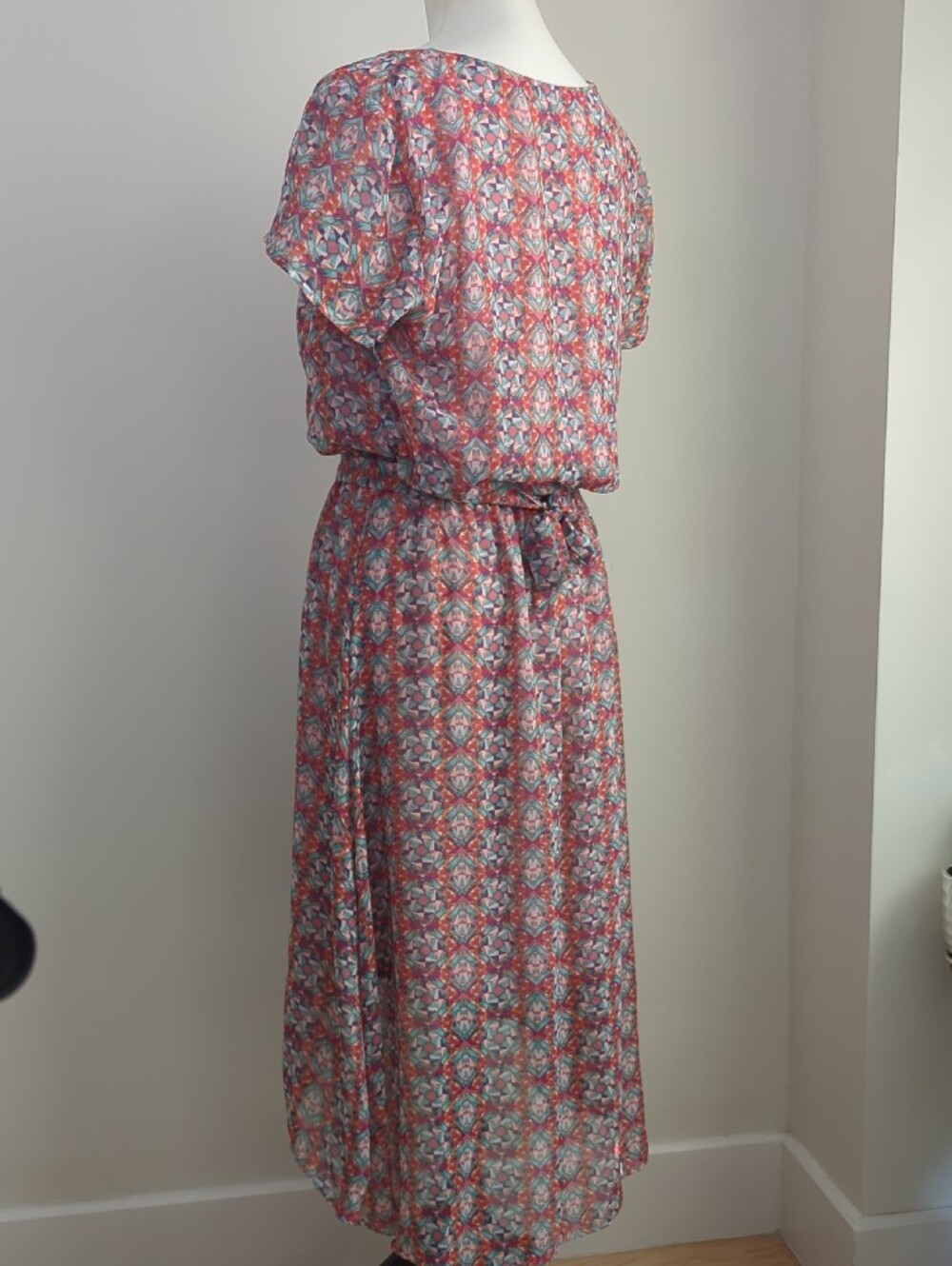 Shelby & Palmer Geometric Kaleidoscope Print Short Sleeve High-Low Midi Dress - Picture 3 of 16